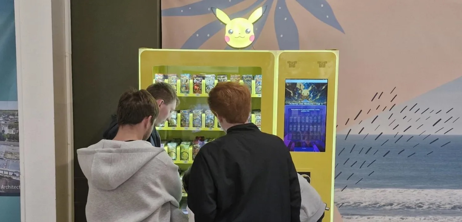 Pokémon : le distributeur de cartes installé à Caen bat déjà des records