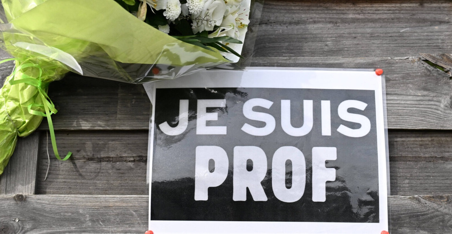 Une minute de silence dans tous les collèges et lycées ce mardi en hommage à Samuel Paty et Dominique Bernard