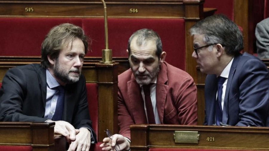 Sébastien Lecornu : voici les sept députés socialistes qui ont voté la censure malgré la consigne du parti
