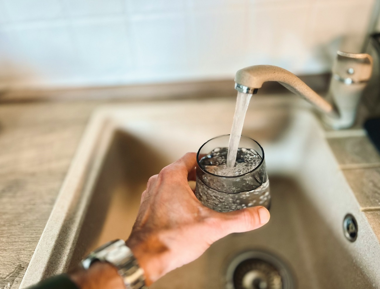 Eau du robinet : découvrez la carte interactive qui révèle les polluants présents chez vous