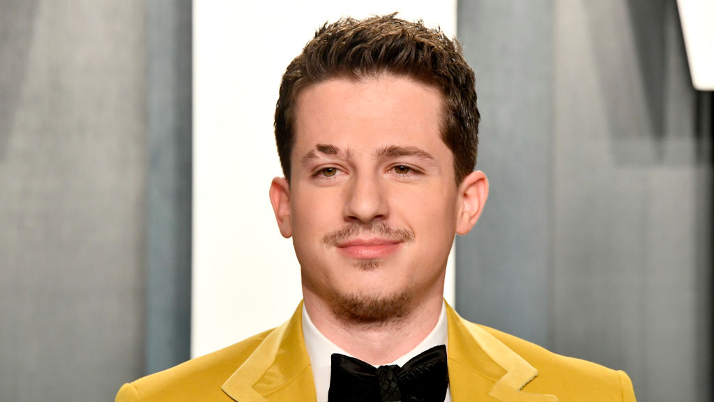 Charlie Puth bientôt papa : le chanteur annonce la grossesse de sa femme dans une vidéo émouvante