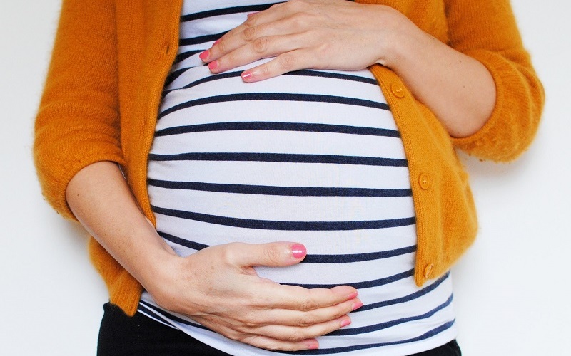 Scandale en Ecosse : l’incroyable imposture de Kira Cousins, la jeune femme qui a simulé sa maternité pendant des mois avec une poupée en silicone