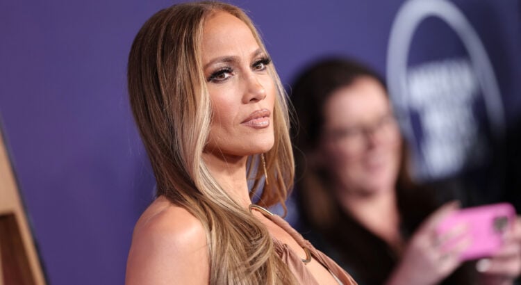 Jennifer Lopez révèle le nom de l’acteur qui embrasse le mieux à Hollywood
