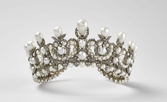Vol au Louvre : voici la liste et les phootos des 8 bijoux royaux encore introuvables