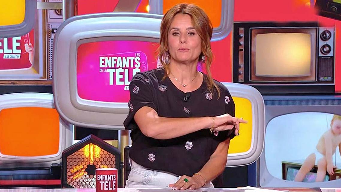 Je déteste cette femme : Faustine Bollaert prend une pique inattendue de l'un de ses invités dans Les Enfants de la télé