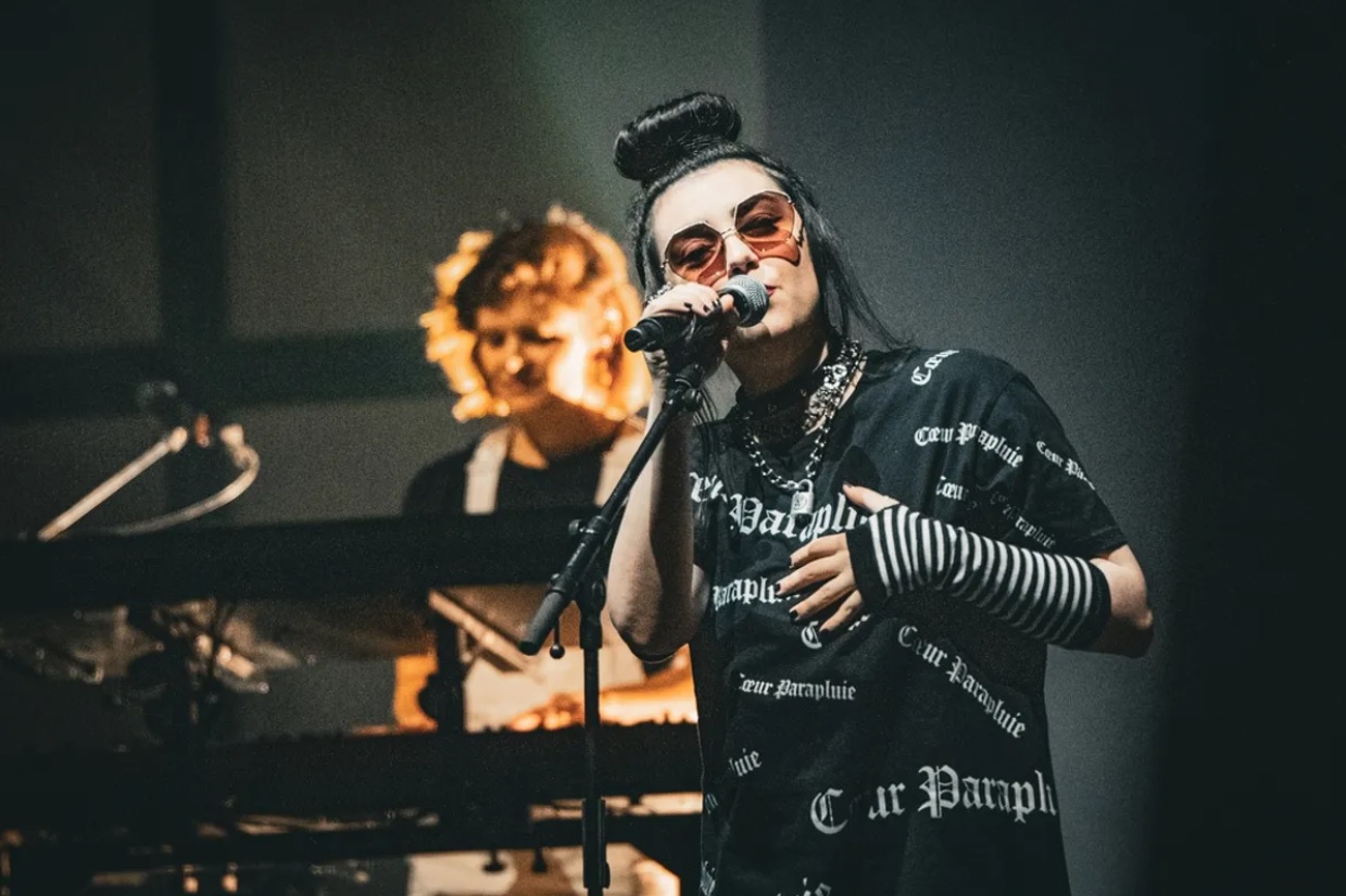 J’ai été salie et abusée : Hoshi porte plainte contre son ex-compagne et ex-manageuse Gia Martinelli