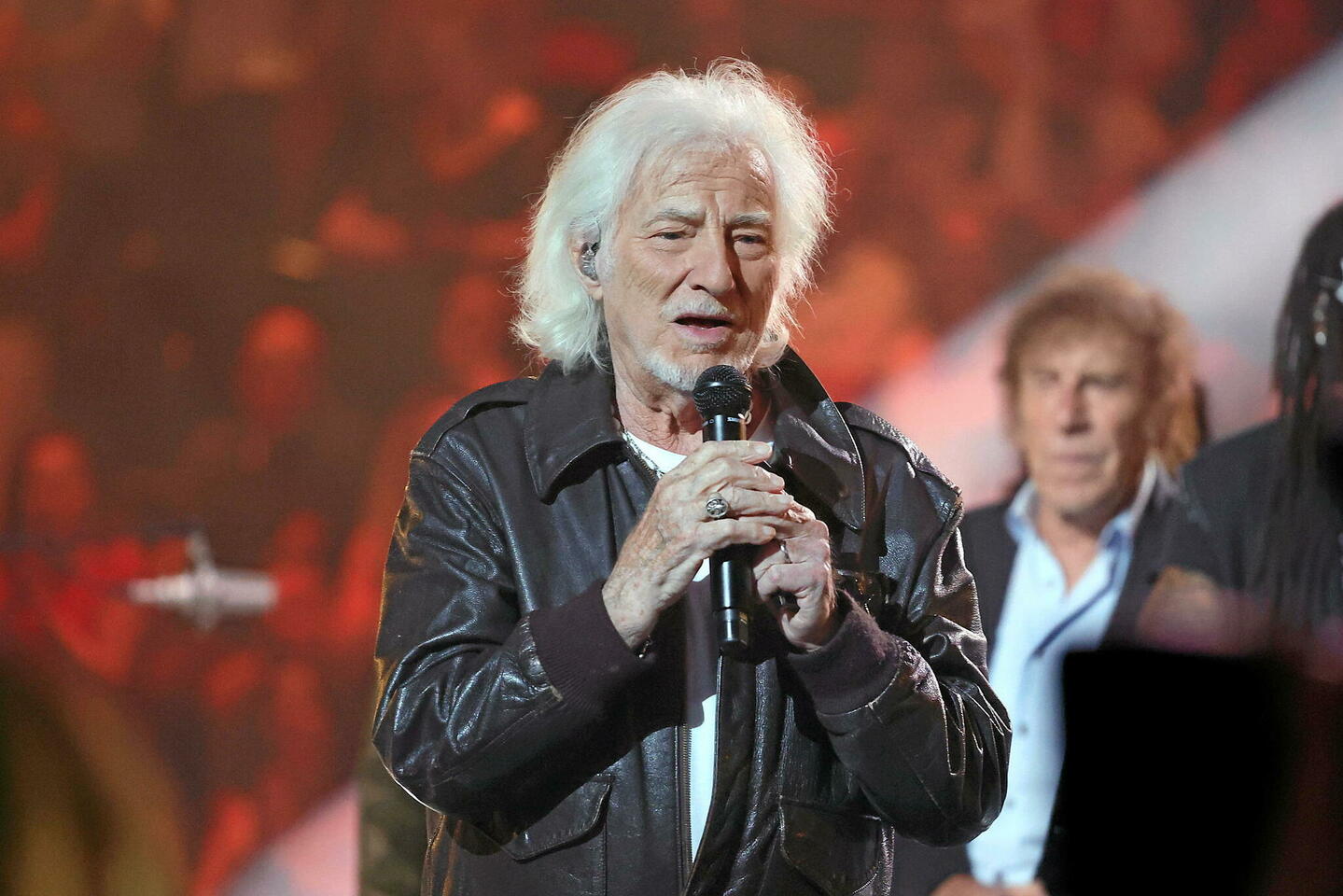 Hugues Aufray blacklisté ? À 96 ans, le chanteur signe une incroyable revanche