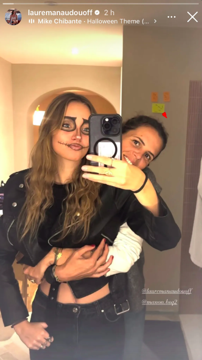 Laure Manaudou pose avec sa fille Manon, 15 ans, pour Halloween et la ressemblance est frappante !