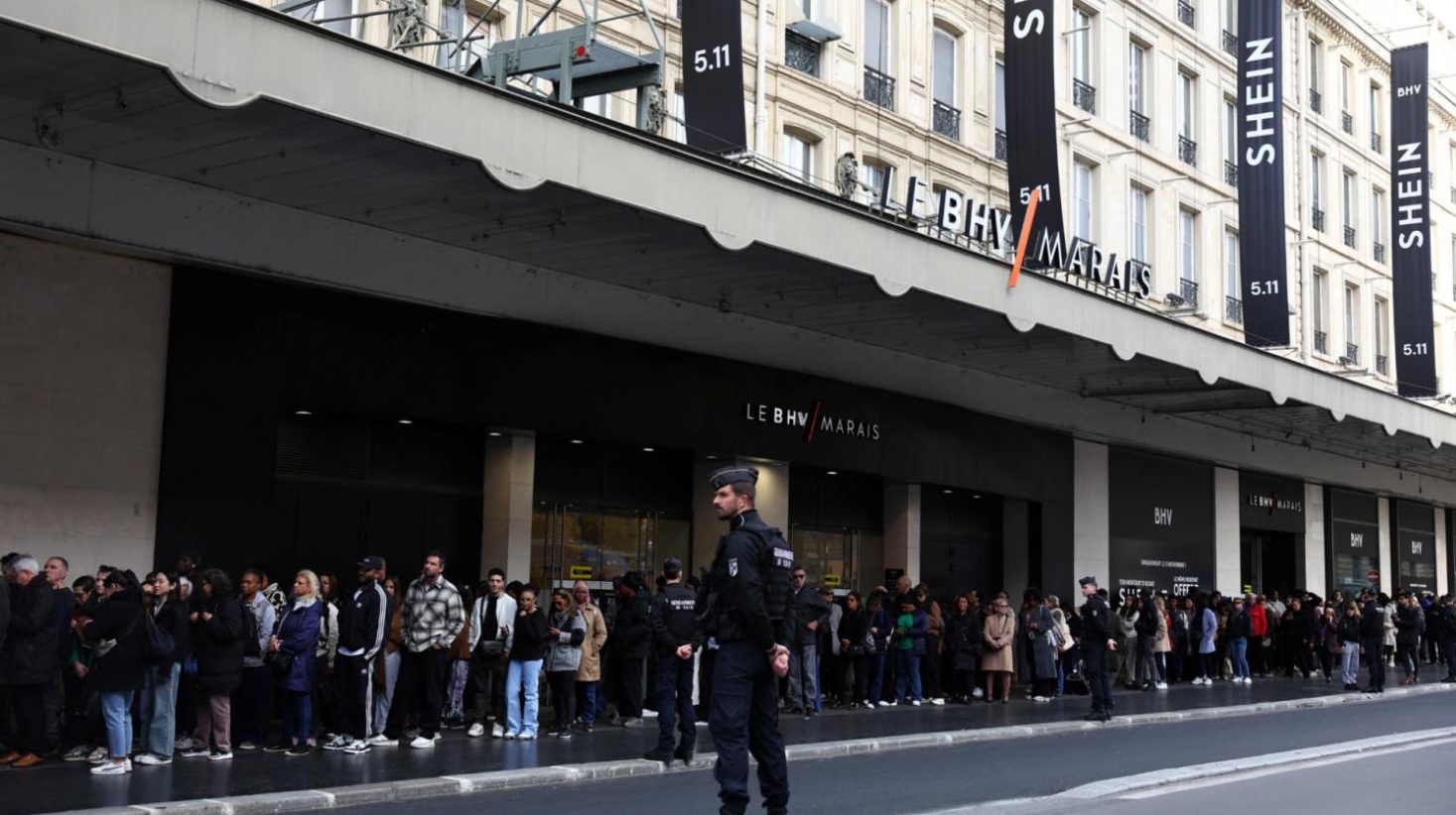 Shein à Paris : files d’attente monstres devant le BHV Marais pour la première boutique permanente au monde