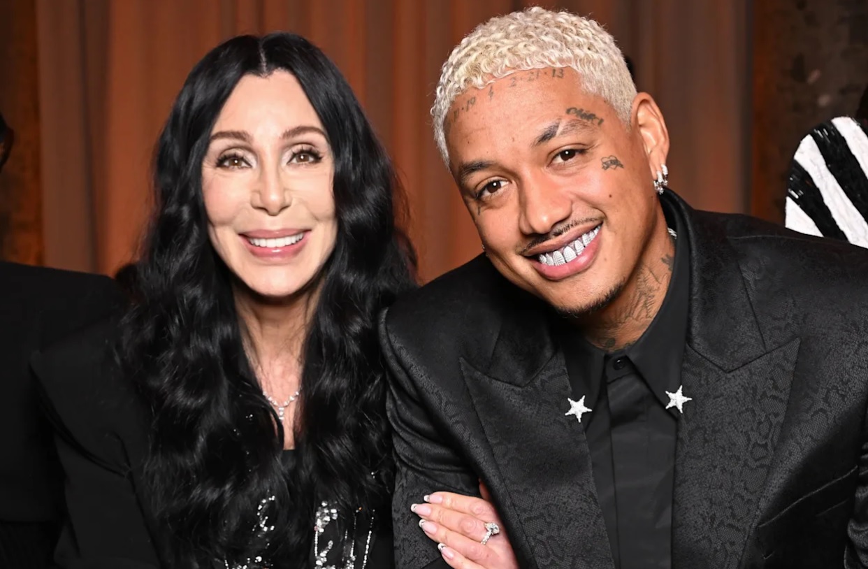 Cher amoureuse d’Alexander Edwards avec 40 ans d'écart : sa réponse parfaite aux critiques sur leur différence d’âge