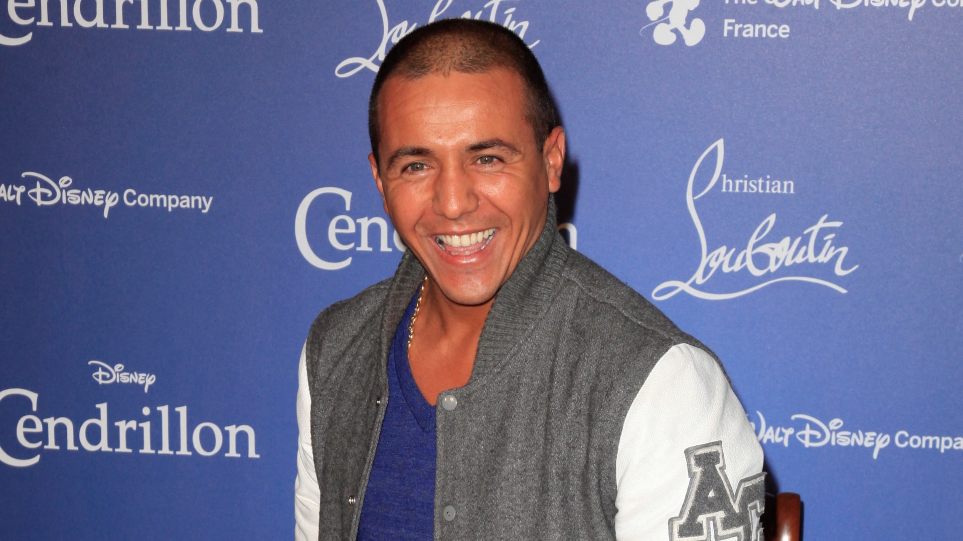 J’ai payé le prix fort : Faudel regrette de ne pas avoir écouté Johnny Hallyday et revient sur le choix qui a brisé sa carrière