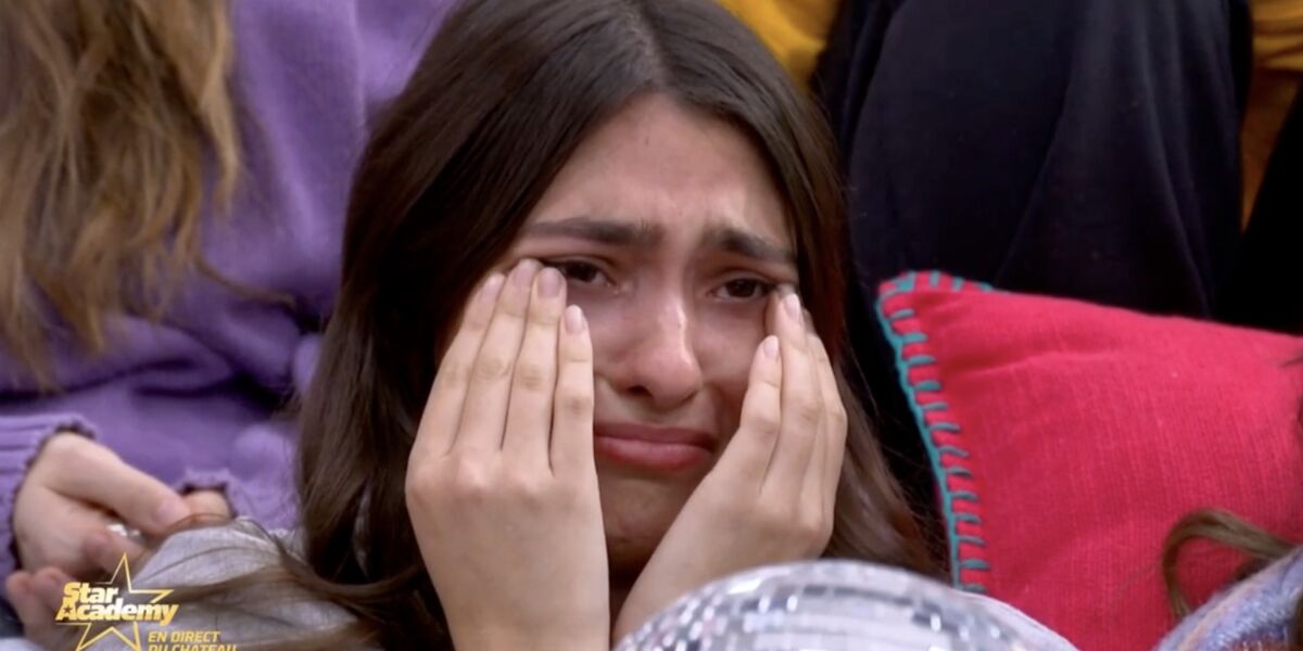 Star Academy, J’y arrive pas… : paralysée par la peur, Ema font en larmes et émeut le public