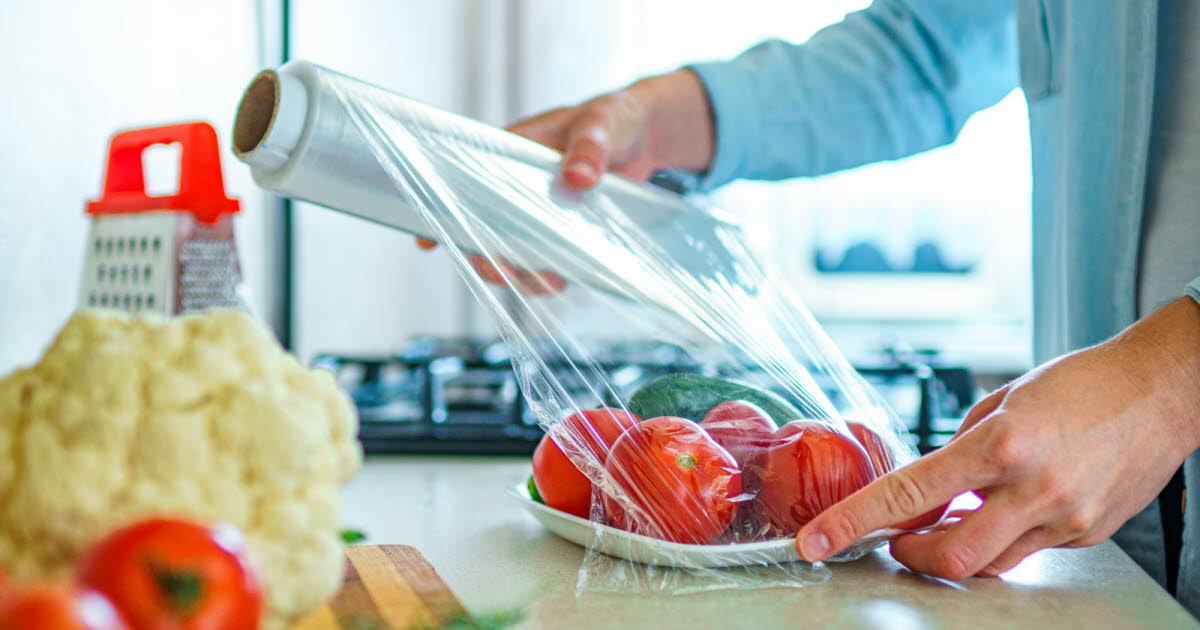 Ce produit banal de la cuisine cacherait un danger insoupçonné pour notre santé : l’avertissement choc d’un microbiologiste