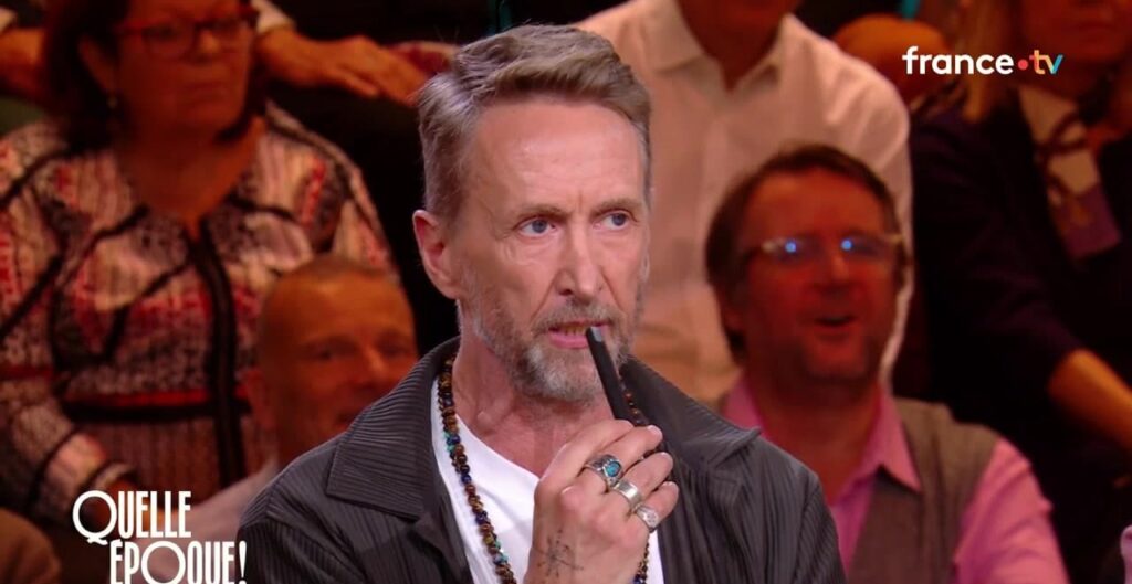 Quelle époque : une blague sur le Bataclan provoque un énorme malaise et glace tout le plateau