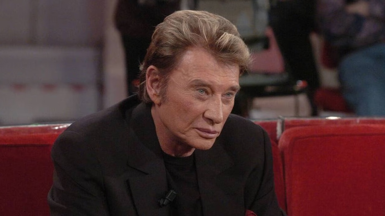 Les cheveux de Johnny Hallyday et Claude François vendus aux enchères créent la surprise