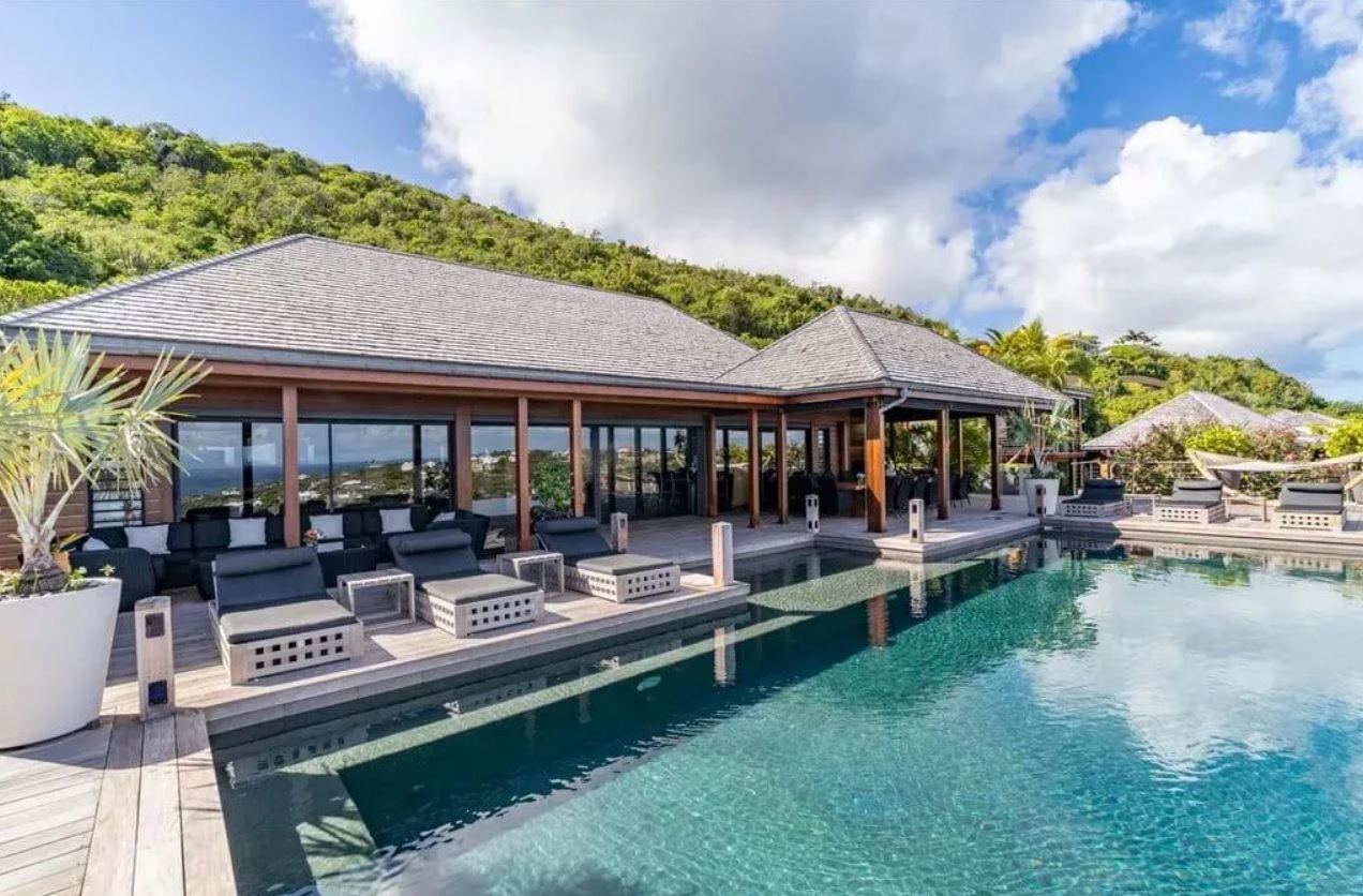 nicolas-sarkozy-lourdes-sejour-carla-bruni-sortie-prison-2