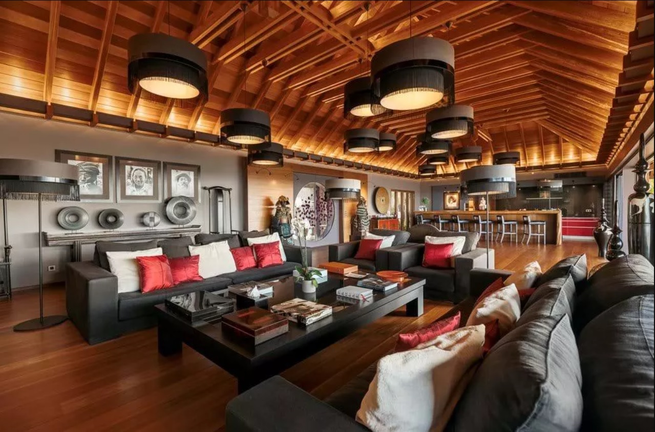 nicolas-sarkozy-lourdes-sejour-carla-bruni-sortie-prison-3