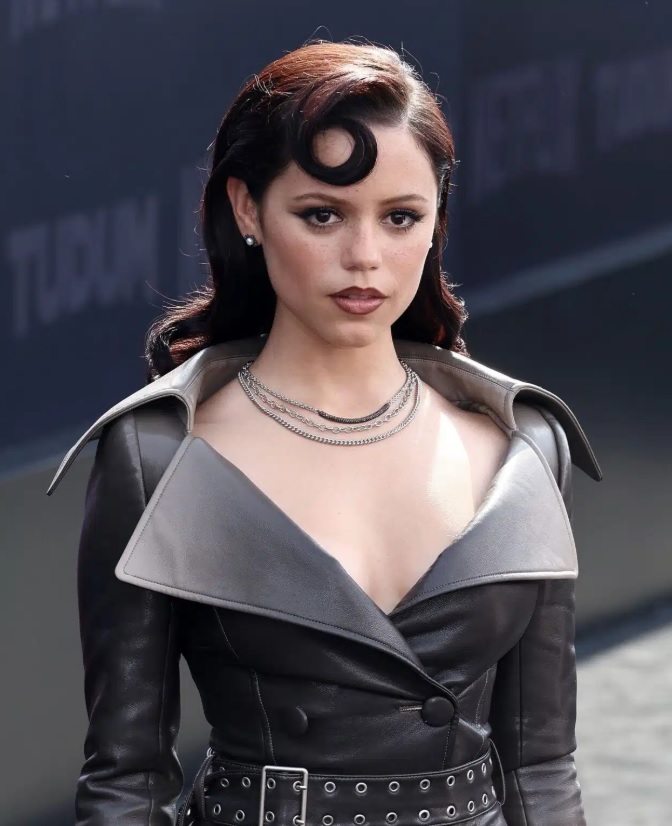 L’incroyable évolution physique de Jenna Ortega, de Disney Channel à Mercredi