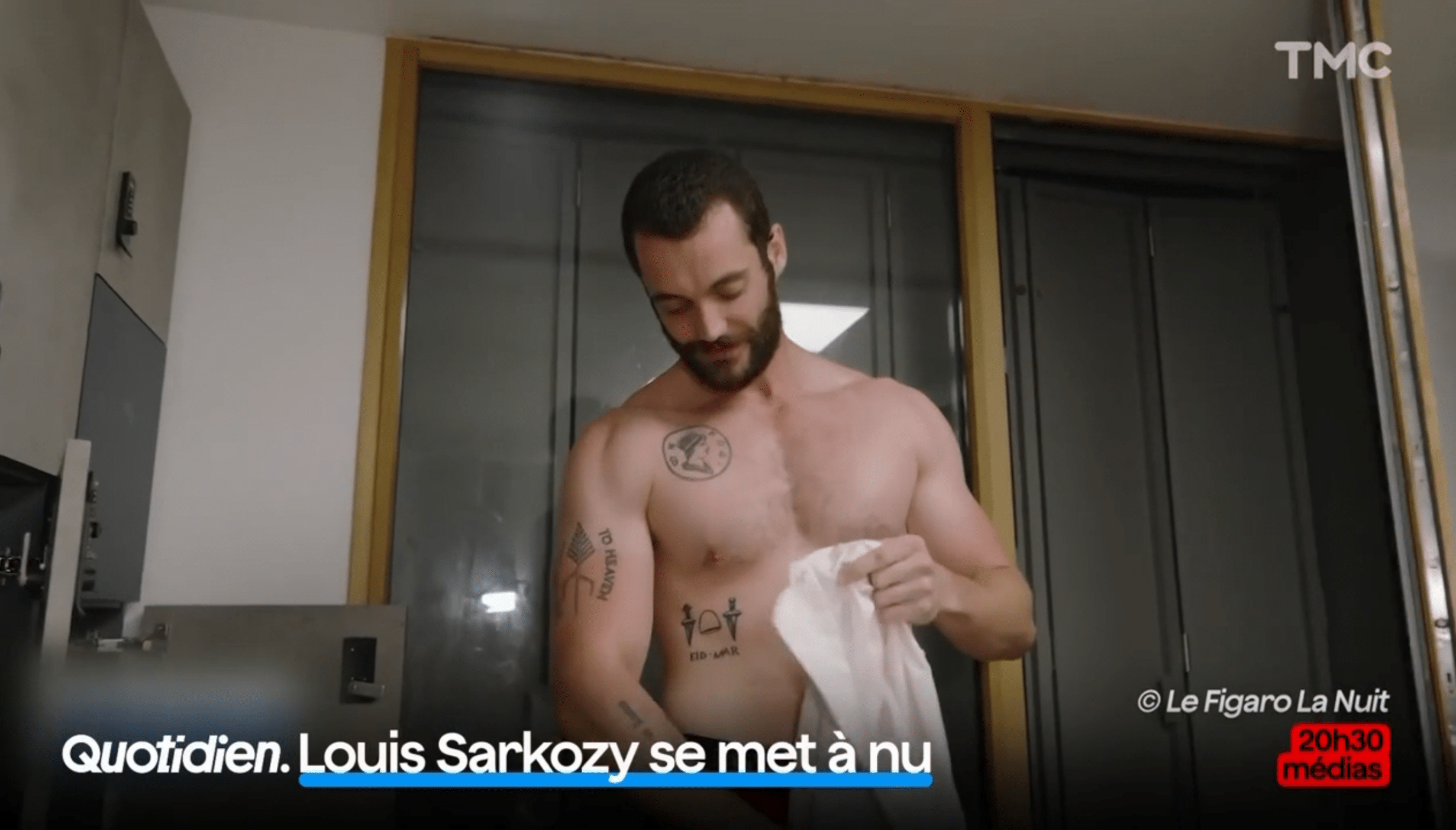 Louis Sarkozy tombe la chemise : voilà pourquoi il était torse nu dans cette émission politique