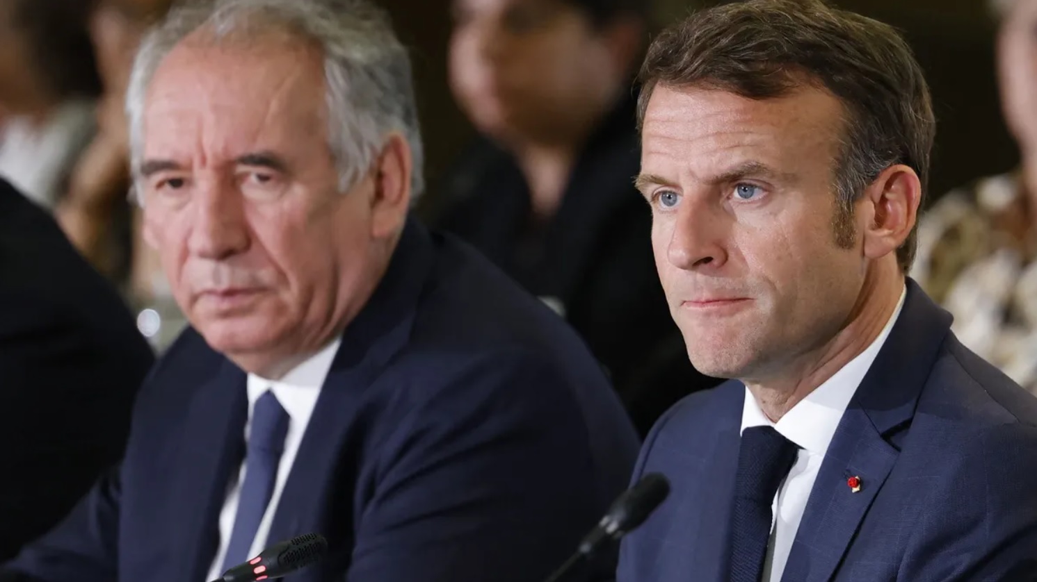 Après sa chute à l’Assemblée, Emmanuel Macron pourrait-il renommer François Bayrou ?