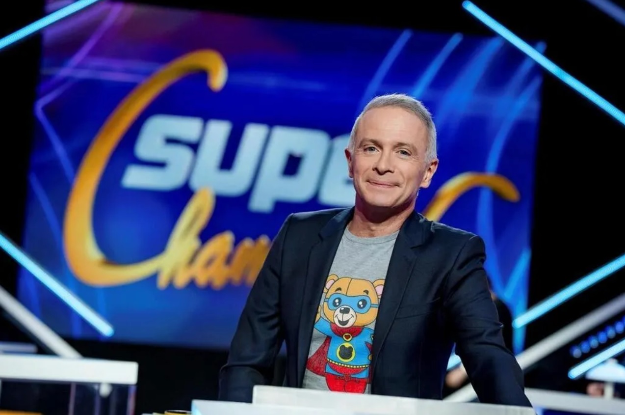 Samuel Etienne : voilà à quoi ressemble l'énorme tatouage que l'animateur s’est fait faire en direct au ZEvent 2025 