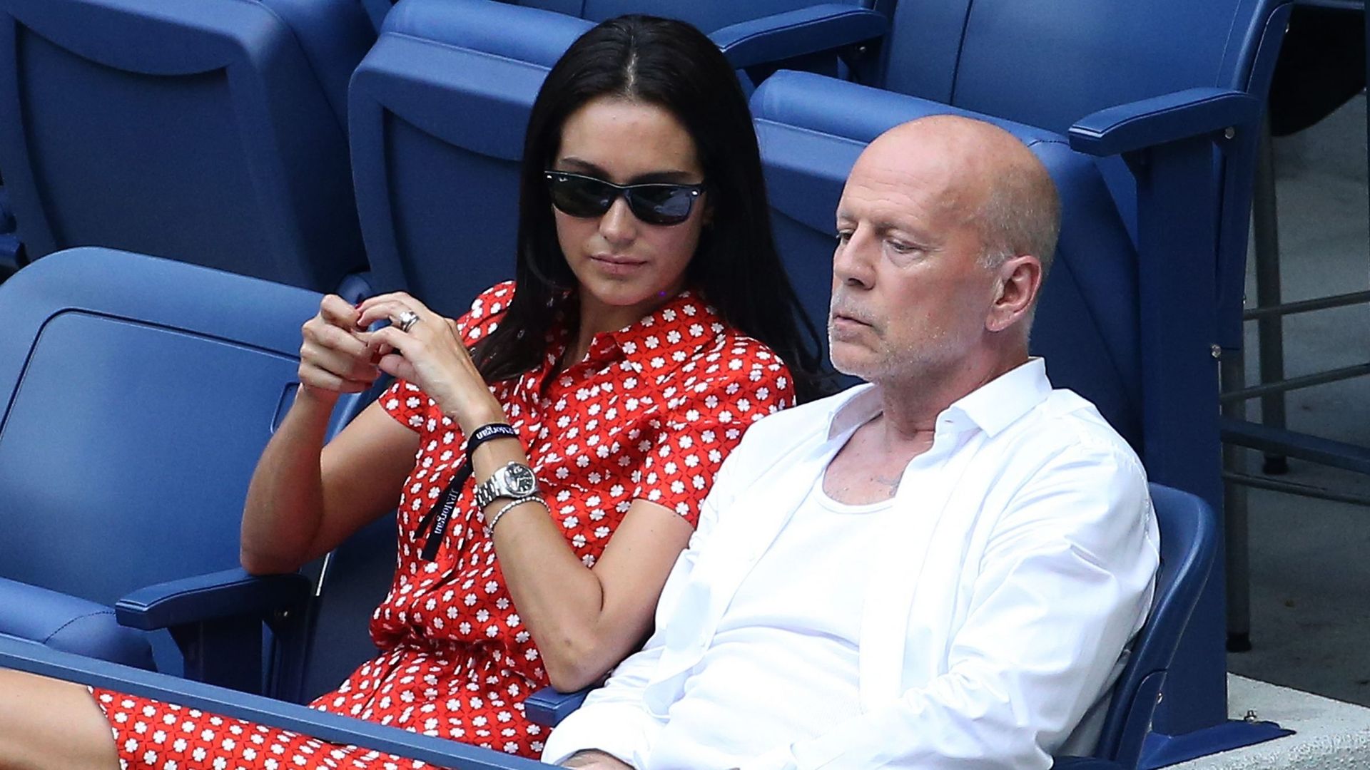 Bruce Willis : son épouse Emma Heming explique pourquoi l'acteur ne vit plus avec elles