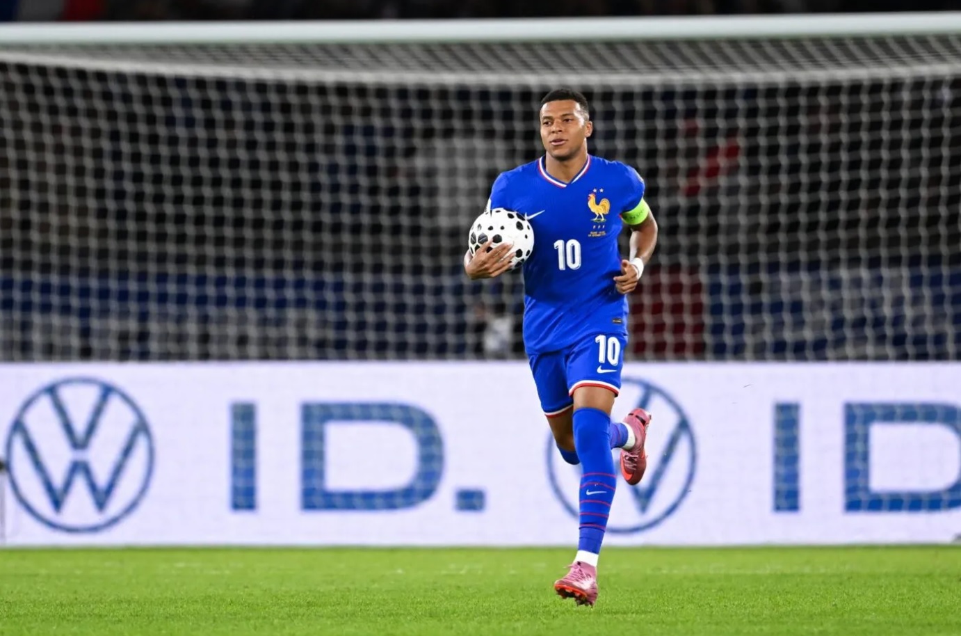 Je ne conseillerais jamais à mon enfant de mettre les pieds dans le monde du foot : Kylian Mbappé désabusé malgré ses succès
