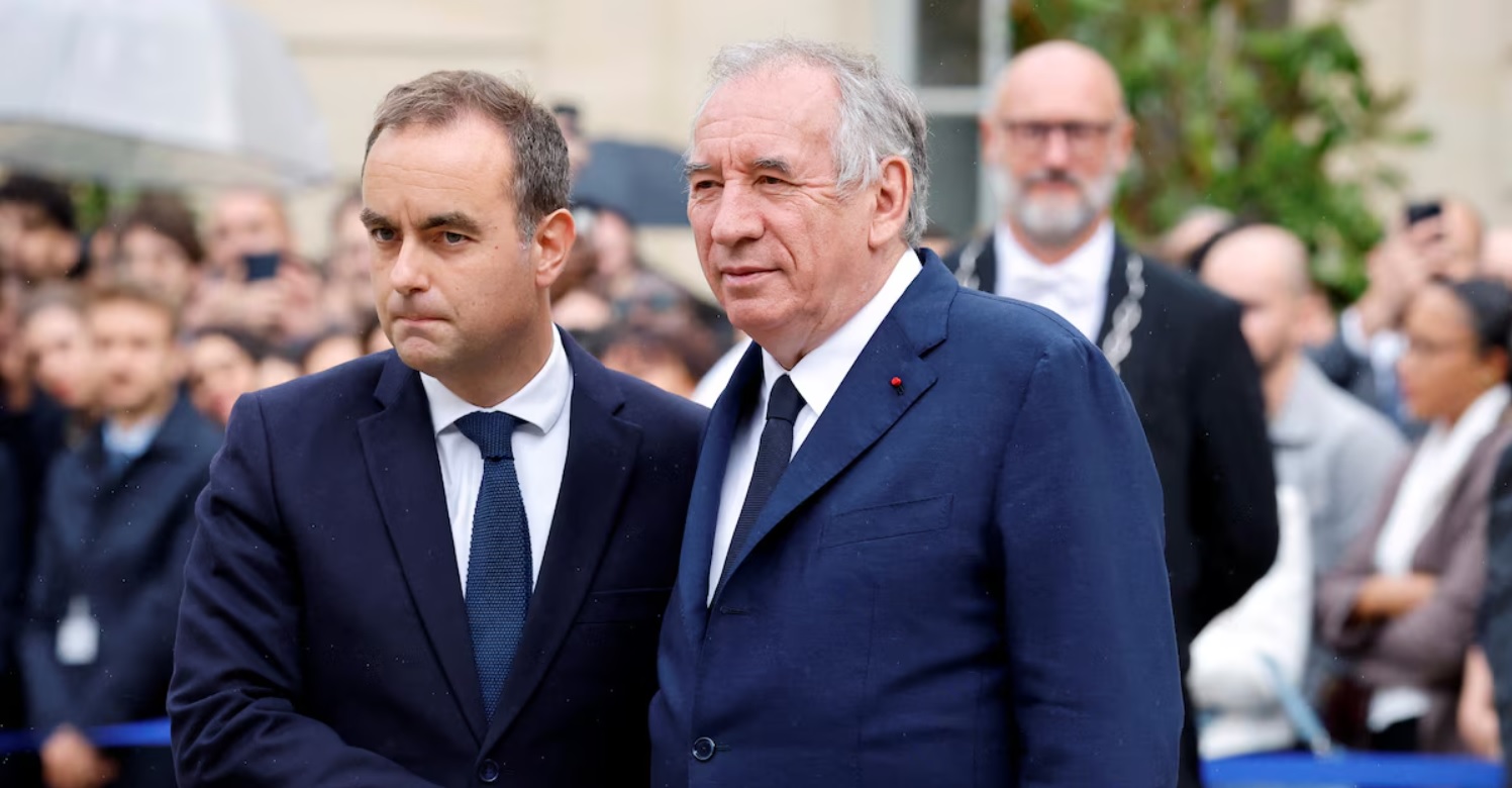 Passation de pouvoir : Sébastien Lecornu appelle à changer de méthode et promet une politique de rupture
