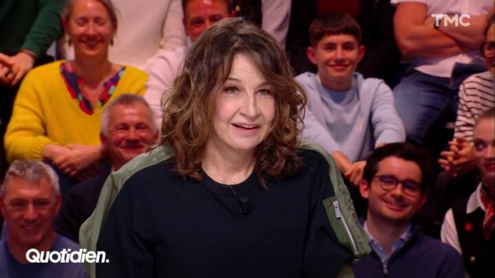 Valérie Lemercier en roue libre devant Yann Barthès