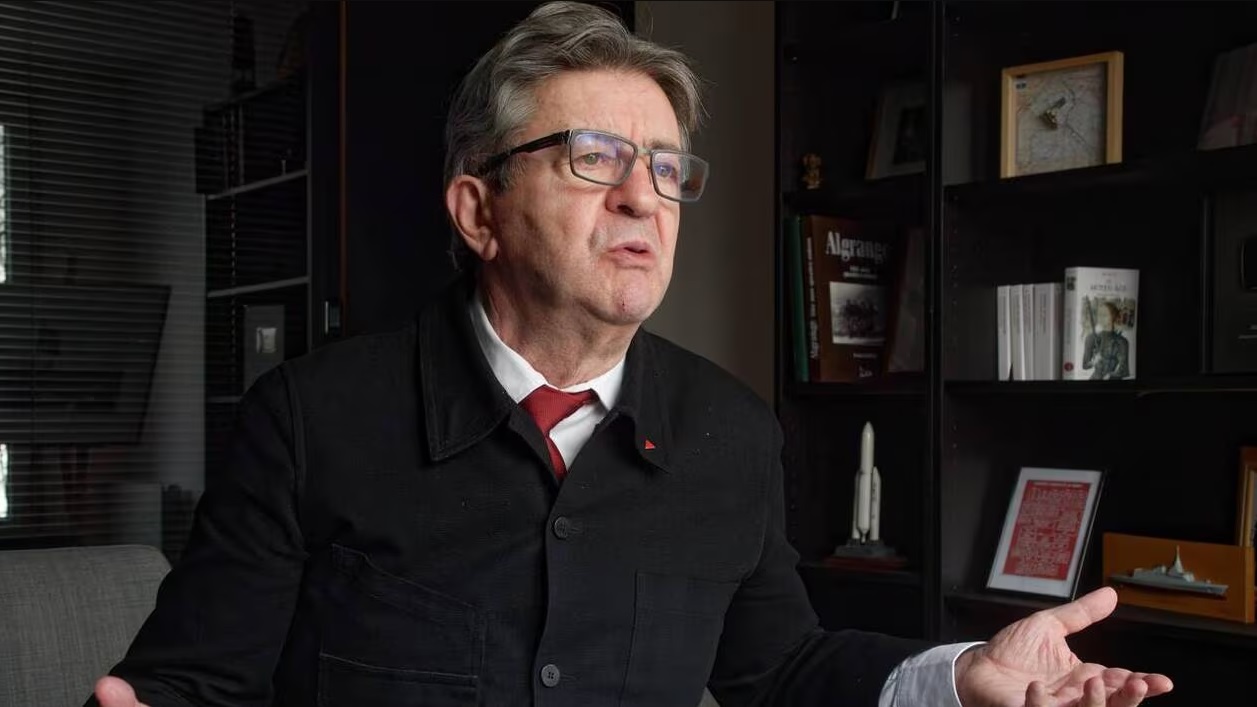 Mélenchon tacle les socialistes : Nous sommes élus pour appliquer notre programme, pas pour faire des combines et chercher des places