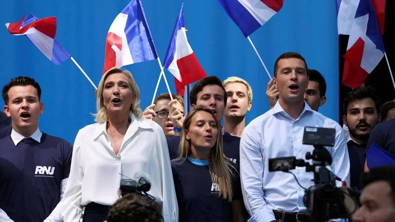 Dissolution, municipales et meeting final : Marine Le Pen et Jordan Bardella fixent la ligne du RN