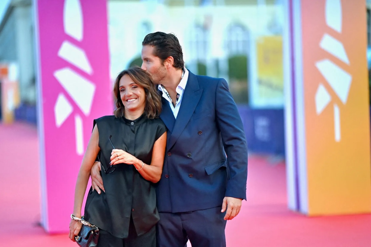 florence-foresti-alexandre-kominek-tapis-rouge-deauville-2