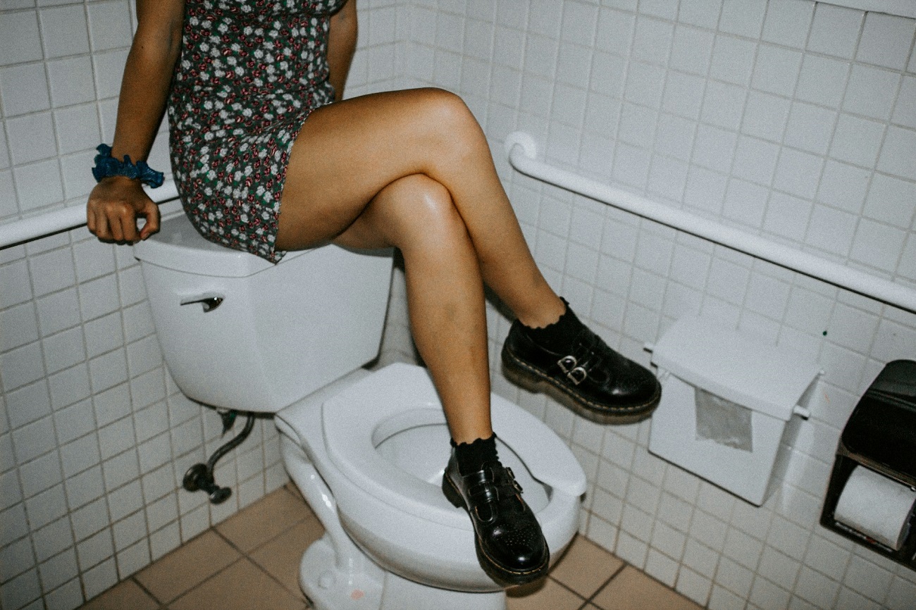 Faire pipi debout séduit les femmes à la fête de l’Huma