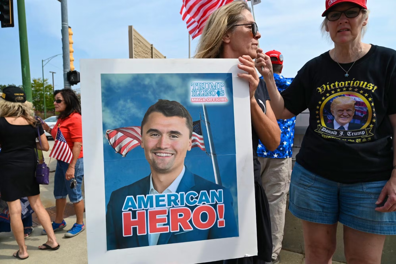 La plus grande opération de licenciement de l’histoire : des Américains sanctionnés pour avoir célébré la mort de Charlie Kirk