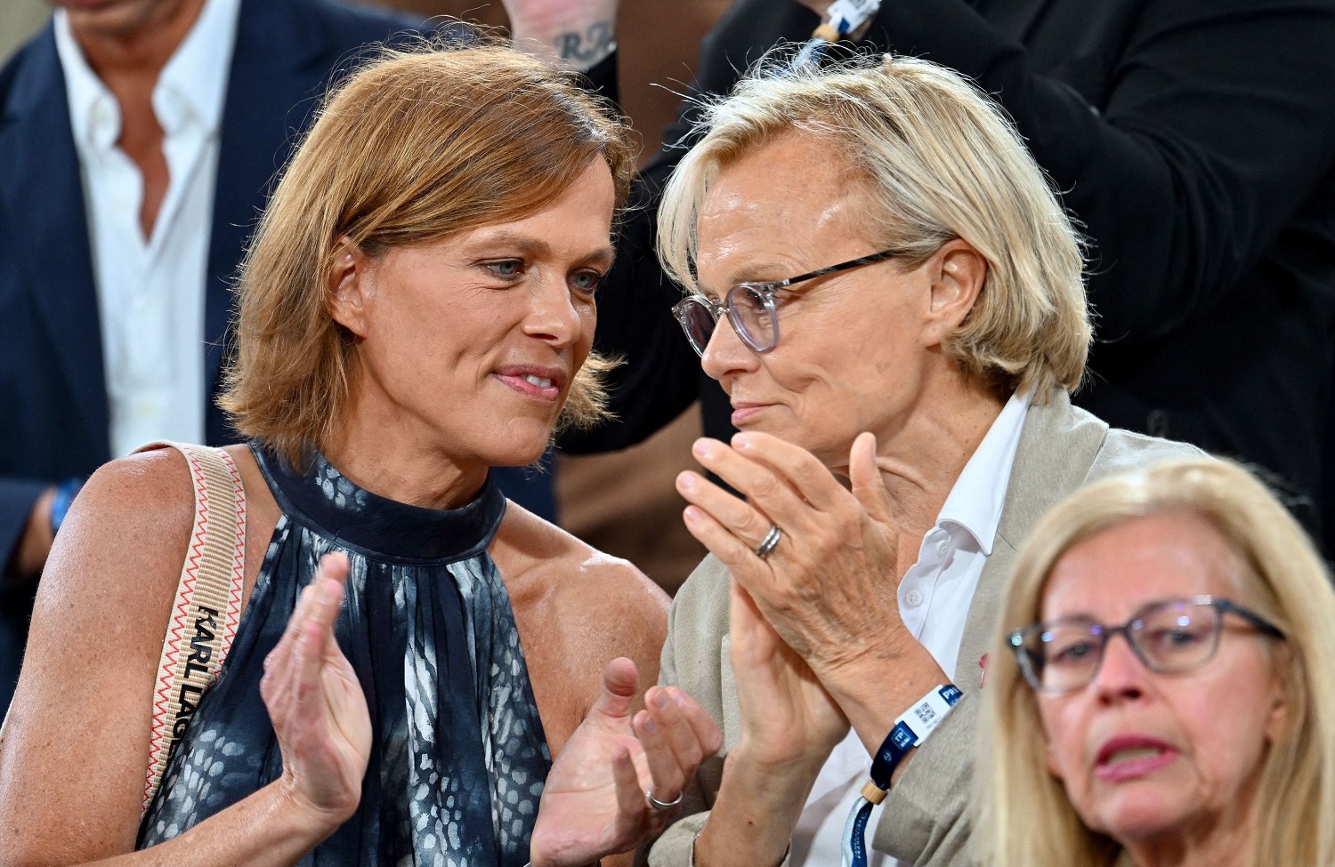 À quelques mètres de Line Renaud… La nuit d’angoisse de Muriel Robin dans sa maison des Hauts-de-Seine