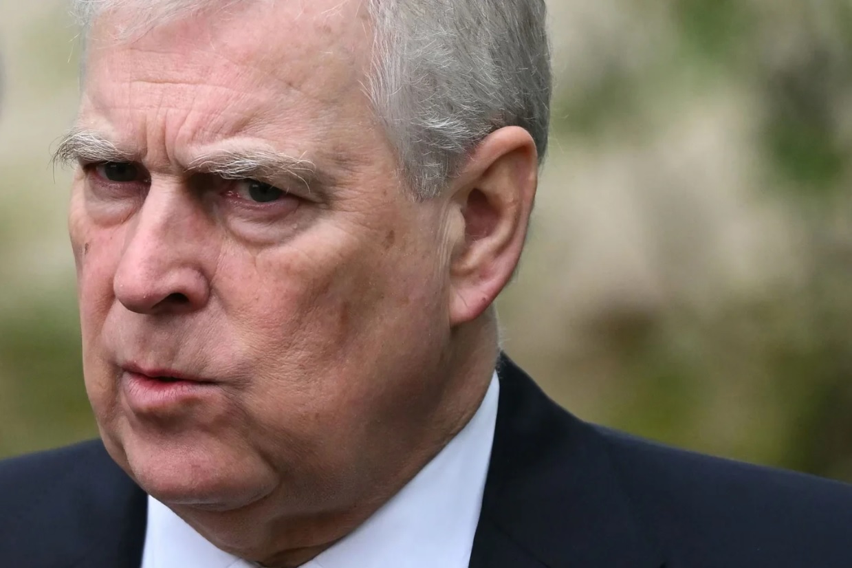 Vous ne pouvez pas me faire ça, je suis le fils de la Reine ! : banni de Royal Lodge, l’ex-prince Andrew explose et défie la monarchie