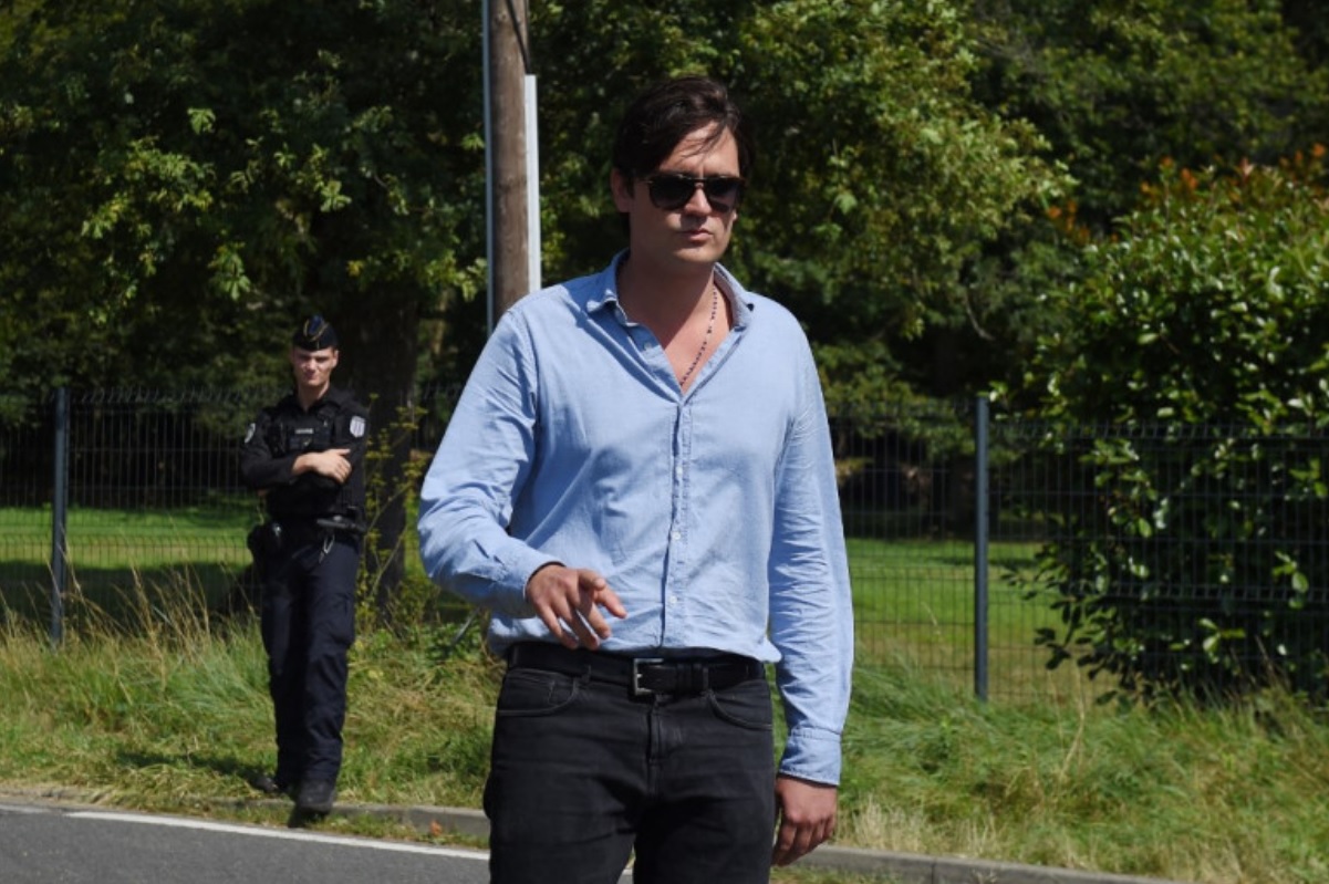 H&eacute;ritage d&rsquo;Alain Delon&nbsp;: coup de th&eacute;&acirc;tre, Alain-Fabien retire sa plainte contre Anouchka et surprend tout le monde