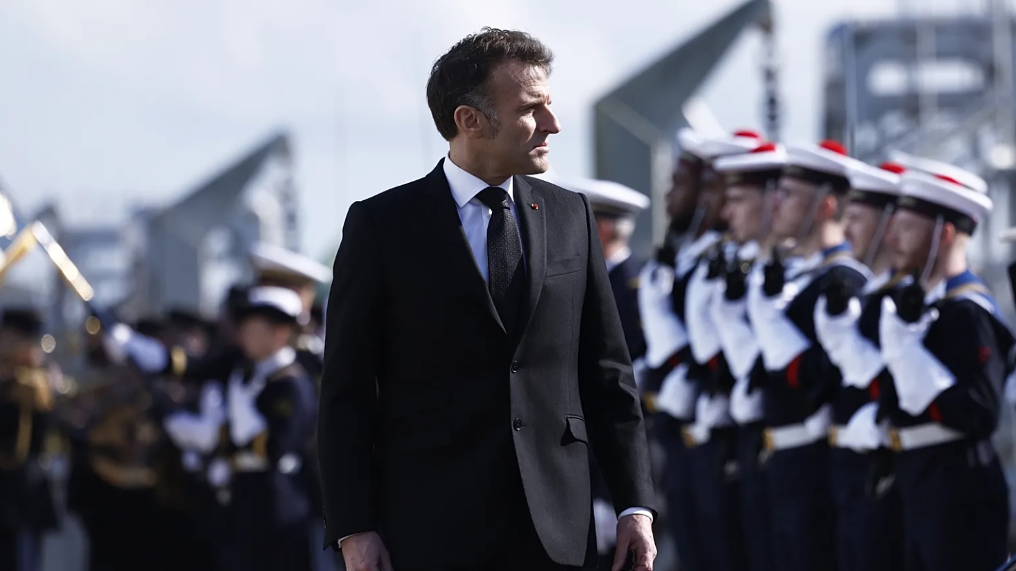 Fr&eacute;gates, porte-h&eacute;licopt&egrave;res, porte-avions&hellip; Emmanuel Macron d&eacute;ploie une impressionnante force militaire face &agrave; la guerre en Iran