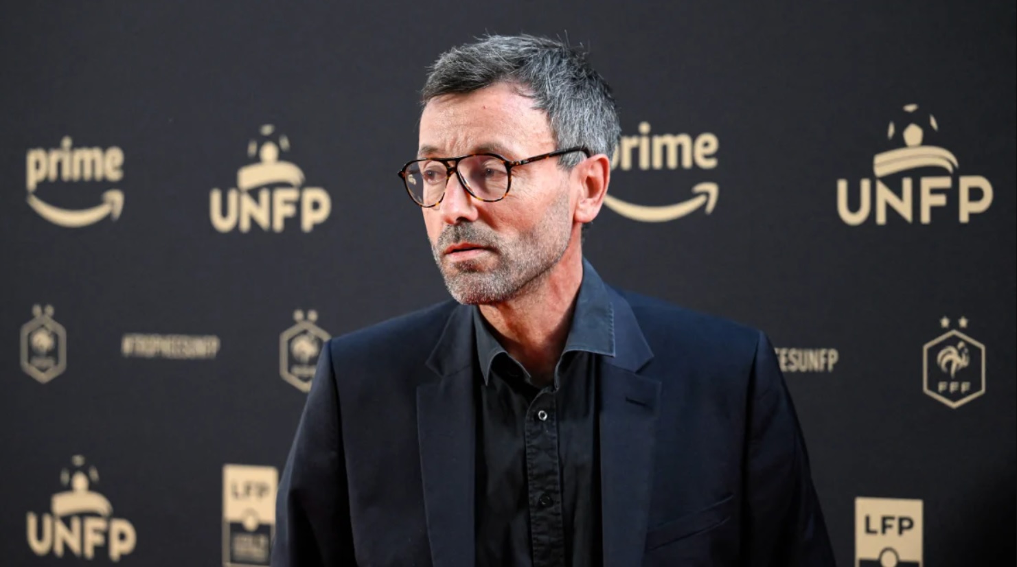 Il y a Xavier Dupont de Ligonn&egrave;s dans le bar&nbsp;!&nbsp;: la confusion hallucinante qui a valu un contr&ocirc;le de police &agrave; Olivier M&eacute;nard