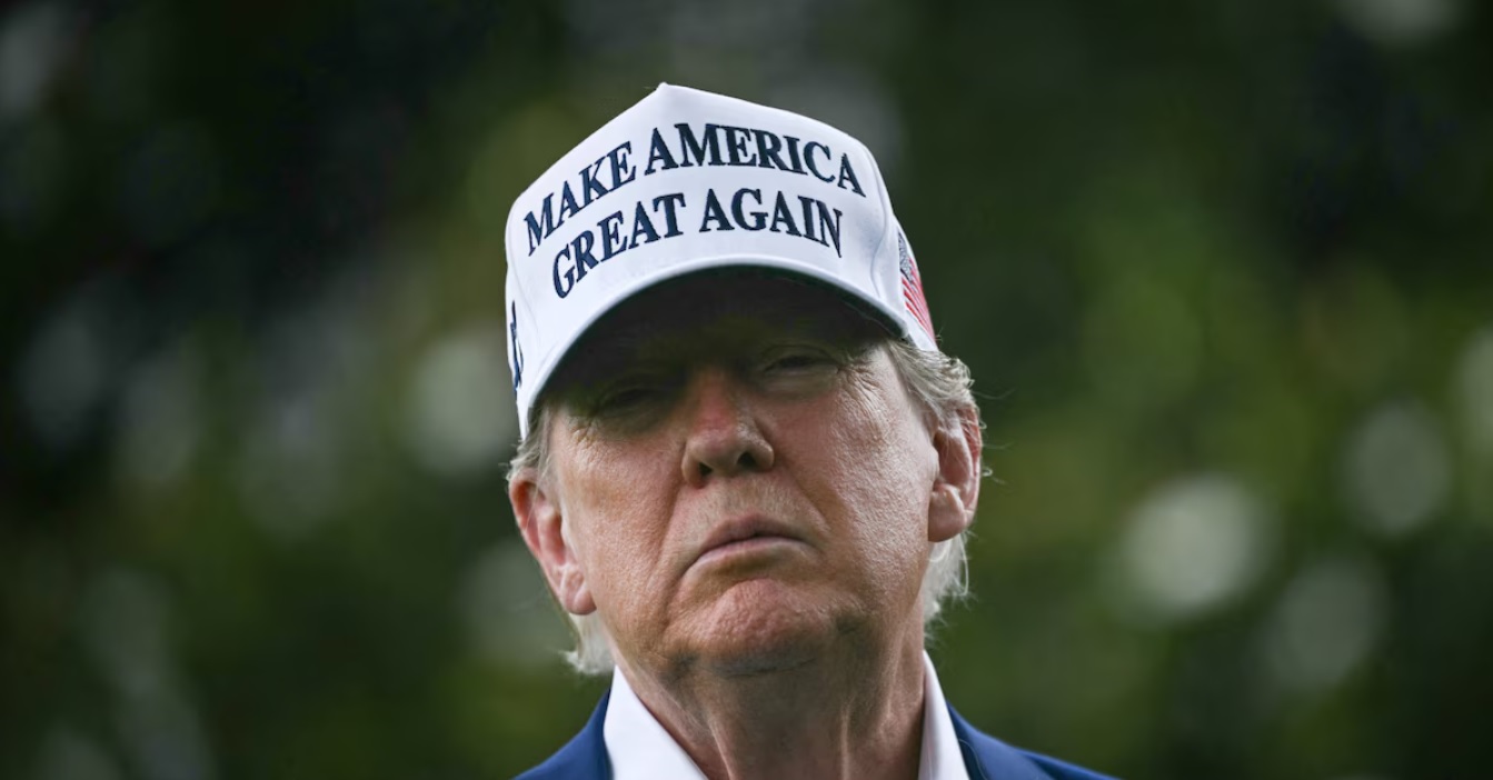 Donald Trump provoque un toll&eacute;&nbsp;: ce d&eacute;tail vestimentaire lors d&rsquo;un hommage aux soldats morts choque l&rsquo;Am&eacute;rique