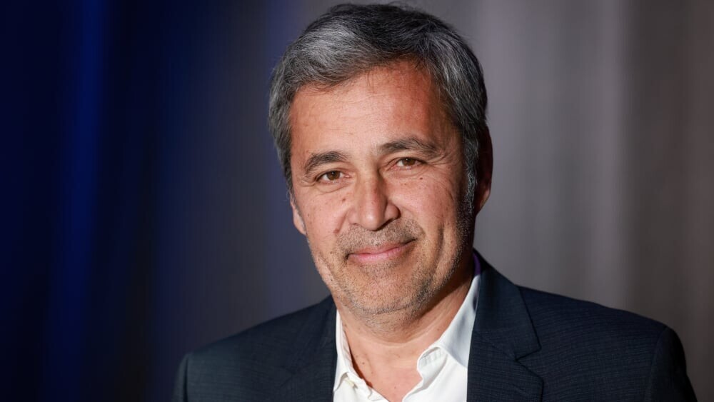 De la télévision à la mairie : comment Olivier Galzi s’est retrouvé en tête des municipales à Avignon