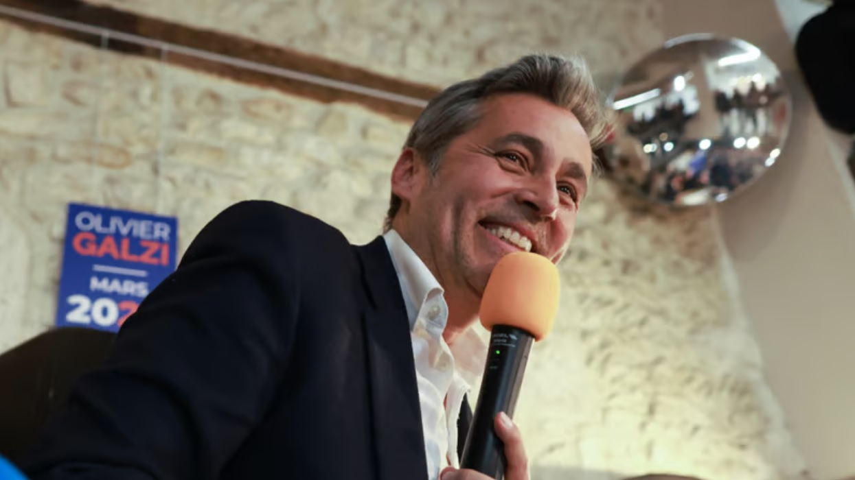 &Agrave; Avignon, l&rsquo;ancien pr&eacute;sentateur du 20h Olivier Galzi cr&eacute;e la surprise et arrive en t&ecirc;te du premier tour