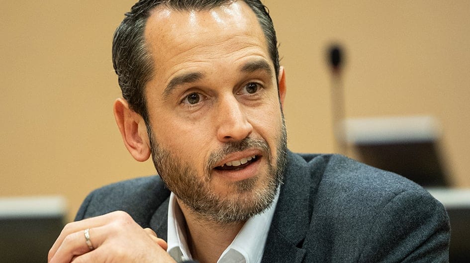 Il n’est pas question de laisser des villes à la droite : Pierre Jouvet ouvre la porte à des alliances PS-LFI dans plusieurs villes clés