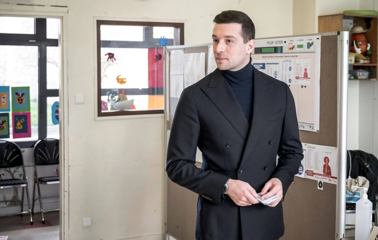 Il glisse son bulletin&hellip; mais pas pour son parti&nbsp;: ce d&eacute;tail surprenant autour du vote de Jordan Bardella &agrave; Garches