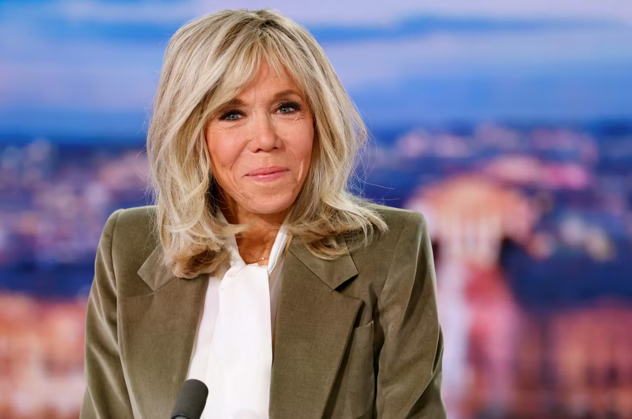 Elle a même demandé un t-shirt ! : la confidence d’Olivier Truchot sur Brigitte Macron crée la surprise