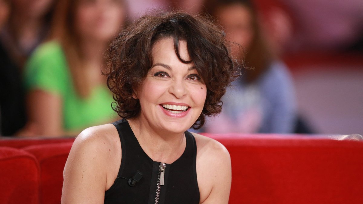 Elle se battait courageusement depuis plusieurs mois : Isabelle Mergault, figure des Grosses Têtes, s’éteint à 67 ans