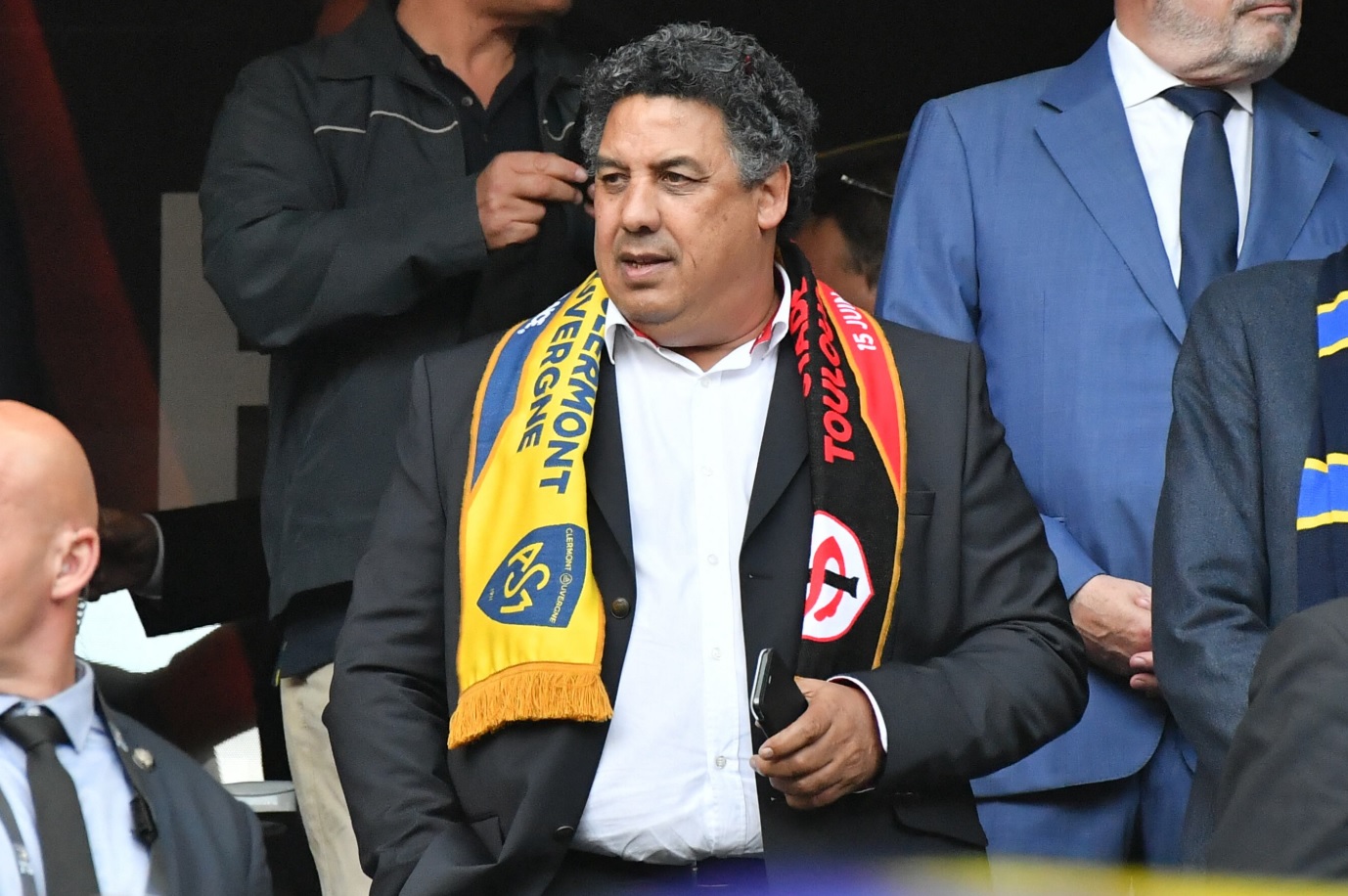 Biarritz bascule : Maider Arosteguy battue, Serge Blanco s’impose et écrit une nouvelle page inattendue