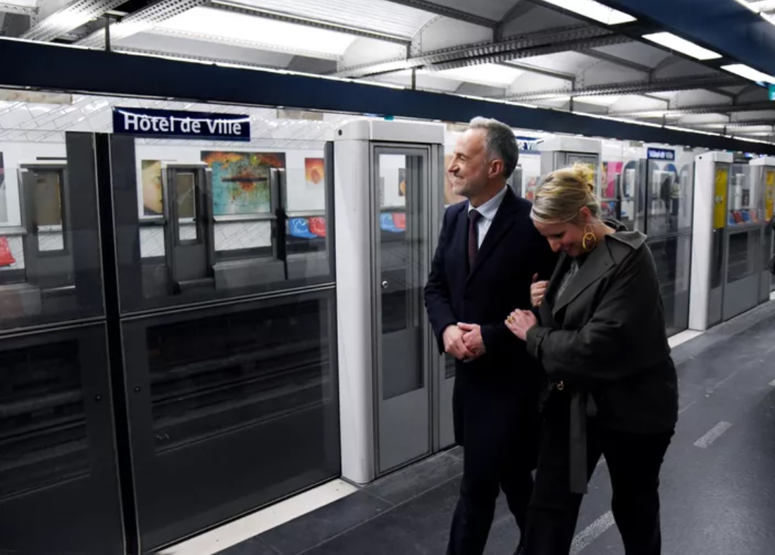Emmanuel Gr&eacute;goire&nbsp;: sa compagne Claire Peyron attire tous les regards apr&egrave;s sa victoire &agrave; Paris
