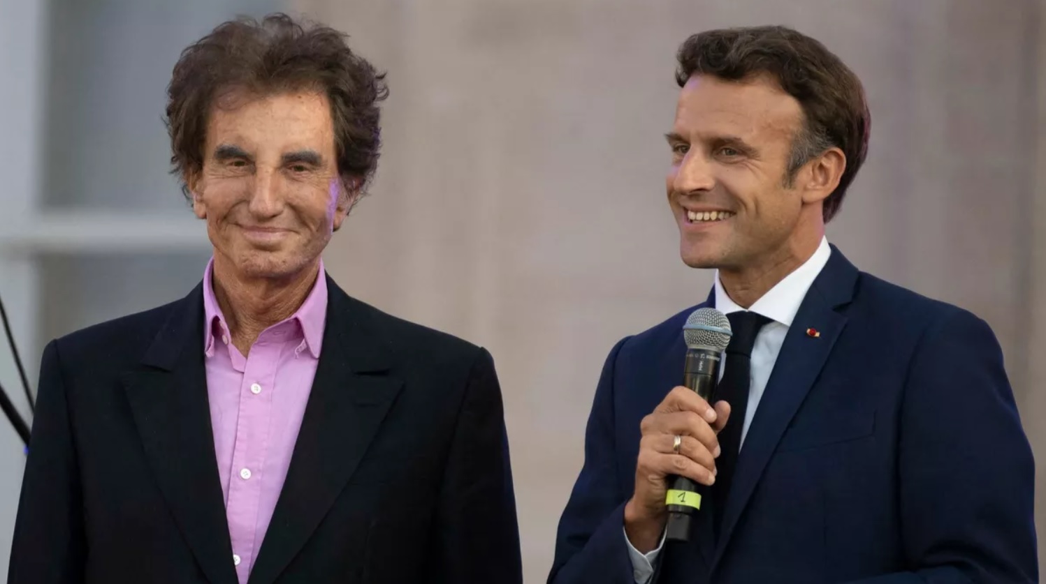 Il est juste qu&rsquo;hommage lui soit rendu&nbsp;: Emmanuel Macron surprend en saluant Jack Lang en pleine temp&ecirc;te