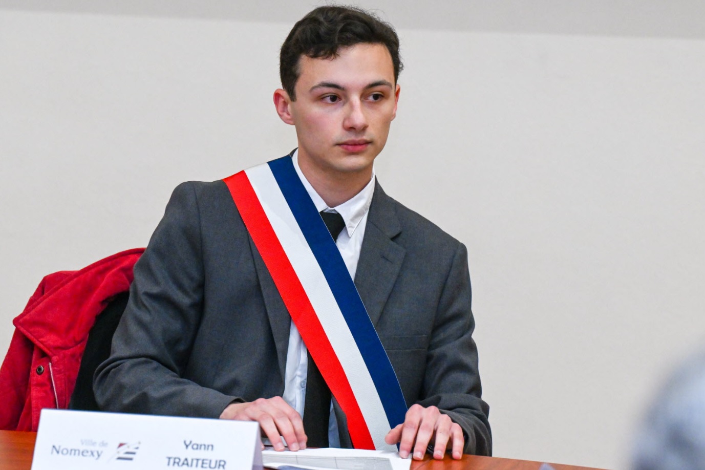 &Agrave; 19 ans, il cr&eacute;e la surprise et s&rsquo;impose d&egrave;s le premier tour&nbsp;: le ph&eacute;nom&egrave;ne Yann Traiteur intrigue toute la France